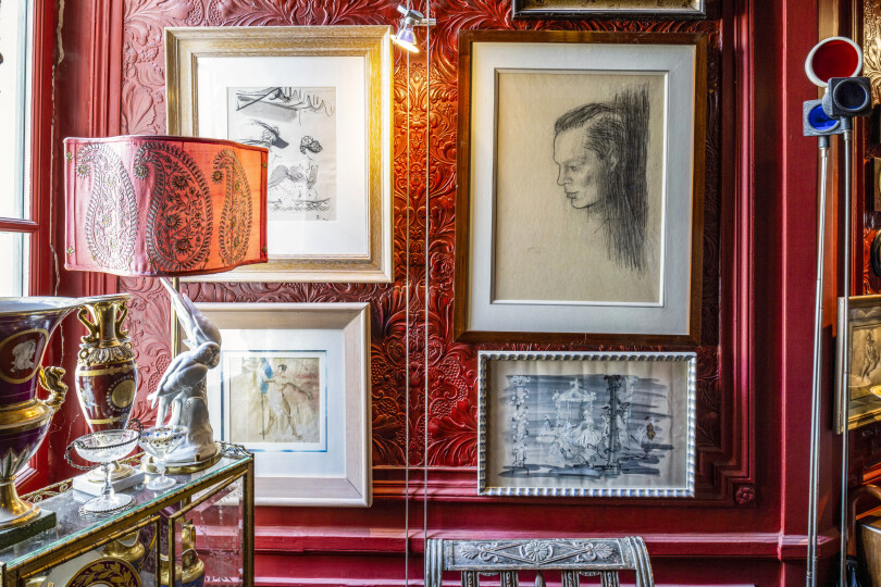 À Paris, chez Didier Ludot et Félix Farrington.